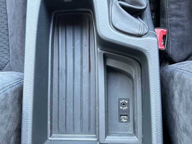 ＢＭＷ ３２０ｄ Mスポーツ 岐阜県 2015(平27)年 6.9万km アルピンホワイトⅢ 登録時走行距離68626km/8.8インチ純正ナビ/Bluetooth　Audio/SD/AUX/CD/DVD/バックカメラ/レーダークルーズコントロール/パドルシフト/ステアリングスイッチ/純正ドライブレコーダー(ND-DVR40)/ビルトインETC/プッシュスタート/電格ウィンカーミラー/オールオートパワーウィンドウ/社外エアロ(フロント、リアスポイラー)/純正AW/禁煙車/保証書/取説