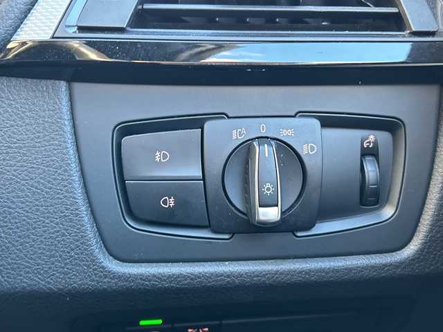 ＢＭＷ ３２０ｄ Mスポーツ 岐阜県 2015(平27)年 6.9万km アルピンホワイトⅢ 登録時走行距離68626km/8.8インチ純正ナビ/Bluetooth　Audio/SD/AUX/CD/DVD/バックカメラ/レーダークルーズコントロール/パドルシフト/ステアリングスイッチ/純正ドライブレコーダー(ND-DVR40)/ビルトインETC/プッシュスタート/電格ウィンカーミラー/オールオートパワーウィンドウ/社外エアロ(フロント、リアスポイラー)/純正AW/禁煙車/保証書/取説