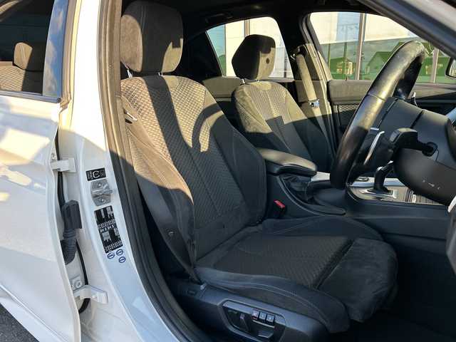 ＢＭＷ ３２０ｄ Mスポーツ 岐阜県 2015(平27)年 6.9万km アルピンホワイトⅢ 登録時走行距離68626km/8.8インチ純正ナビ/Bluetooth　Audio/SD/AUX/CD/DVD/バックカメラ/レーダークルーズコントロール/パドルシフト/ステアリングスイッチ/純正ドライブレコーダー(ND-DVR40)/ビルトインETC/プッシュスタート/電格ウィンカーミラー/オールオートパワーウィンドウ/社外エアロ(フロント、リアスポイラー)/純正AW/禁煙車/保証書/取説