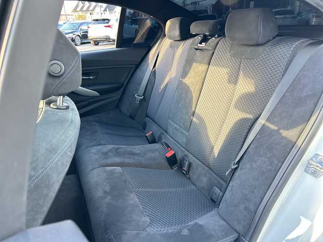 ＢＭＷ ３２０ｄ Mスポーツ 岐阜県 2015(平27)年 6.9万km アルピンホワイトⅢ 登録時走行距離68626km/8.8インチ純正ナビ/Bluetooth　Audio/SD/AUX/CD/DVD/バックカメラ/レーダークルーズコントロール/パドルシフト/ステアリングスイッチ/純正ドライブレコーダー(ND-DVR40)/ビルトインETC/プッシュスタート/電格ウィンカーミラー/オールオートパワーウィンドウ/社外エアロ(フロント、リアスポイラー)/純正AW/禁煙車/保証書/取説