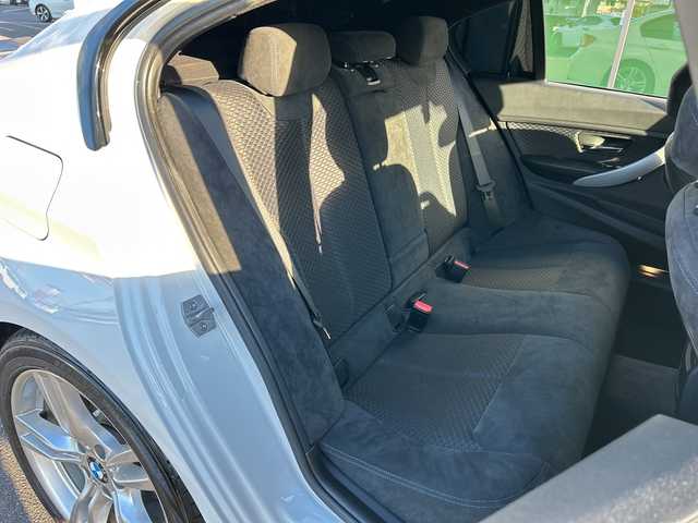 ＢＭＷ ３２０ｄ Mスポーツ 岐阜県 2015(平27)年 6.9万km アルピンホワイトⅢ 登録時走行距離68626km/8.8インチ純正ナビ/Bluetooth　Audio/SD/AUX/CD/DVD/バックカメラ/レーダークルーズコントロール/パドルシフト/ステアリングスイッチ/純正ドライブレコーダー(ND-DVR40)/ビルトインETC/プッシュスタート/電格ウィンカーミラー/オールオートパワーウィンドウ/社外エアロ(フロント、リアスポイラー)/純正AW/禁煙車/保証書/取説