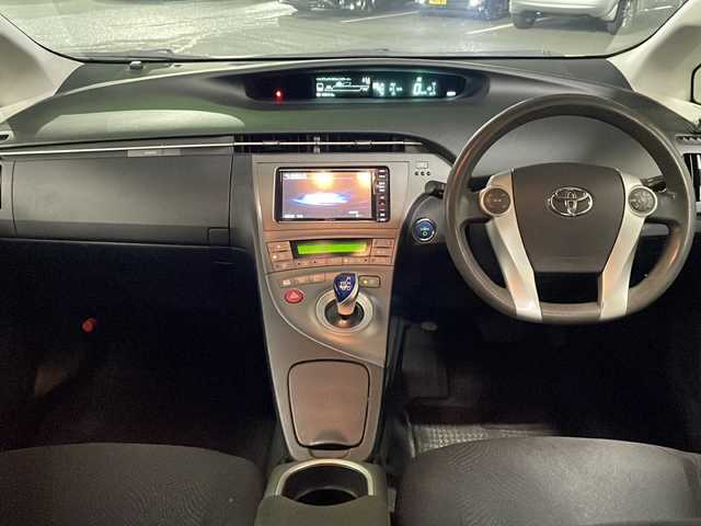 トヨタ プリウス S 京都府 2013(平25)年 19万km ホワイトパールクリスタルシャイン フルセグテレビ/バックカメラ/後席モニター/プッシュスタート/ビルトインETC