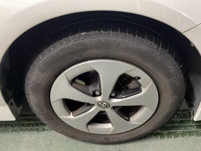 トヨタ プリウス S 京都府 2013(平25)年 19万km ホワイトパールクリスタルシャイン フルセグテレビ/バックカメラ/後席モニター/プッシュスタート/ビルトインETC