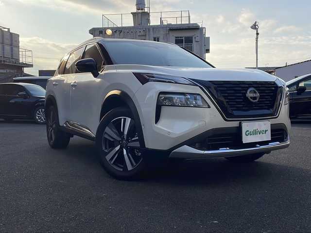 日産 エクストレイル G e－4ORCE 宮崎県 2023(令5)年 2.1万km ブリリアントホワイトパール/スーパーブラック 2トーン ディスプレイオーディオ Bluetooth USB入力端子 全方位カメラ フルセグTV ETC 前後ドライブレコーダー BSM レーダークルーズコントロール BOSEサウンド ヘッドアップディスプレイ ハンドルヒーター 前席シートヒーター 置くだけ充電