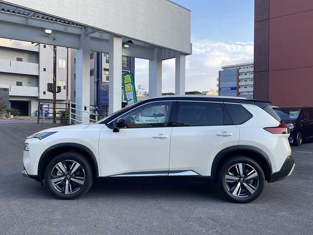 日産 エクストレイル G e－4ORCE 宮崎県 2023(令5)年 2.1万km ブリリアントホワイトパール/スーパーブラック 2トーン ディスプレイオーディオ Bluetooth USB入力端子 全方位カメラ フルセグTV ETC 前後ドライブレコーダー BSM レーダークルーズコントロール BOSEサウンド ヘッドアップディスプレイ ハンドルヒーター 前席シートヒーター 置くだけ充電