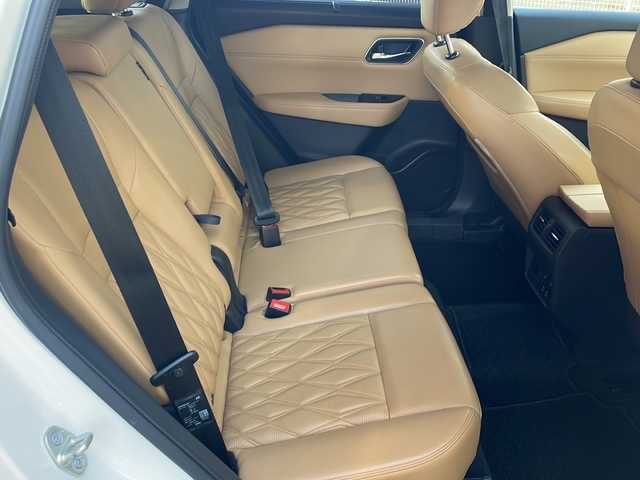 日産 エクストレイル G e－4ORCE 宮崎県 2023(令5)年 2.1万km ブリリアントホワイトパール/スーパーブラック 2トーン ディスプレイオーディオ Bluetooth USB入力端子 全方位カメラ フルセグTV ETC 前後ドライブレコーダー BSM レーダークルーズコントロール BOSEサウンド ヘッドアップディスプレイ ハンドルヒーター 前席シートヒーター 置くだけ充電