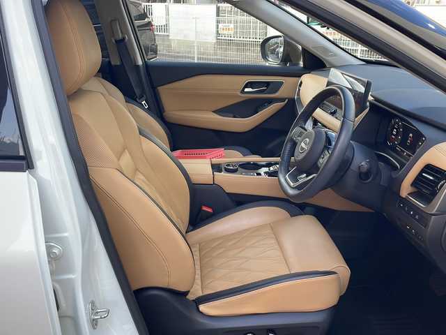 日産 エクストレイル G e－4ORCE 宮崎県 2023(令5)年 2.1万km ブリリアントホワイトパール/スーパーブラック 2トーン ディスプレイオーディオ Bluetooth USB入力端子 全方位カメラ フルセグTV ETC 前後ドライブレコーダー BSM レーダークルーズコントロール BOSEサウンド ヘッドアップディスプレイ ハンドルヒーター 前席シートヒーター 置くだけ充電