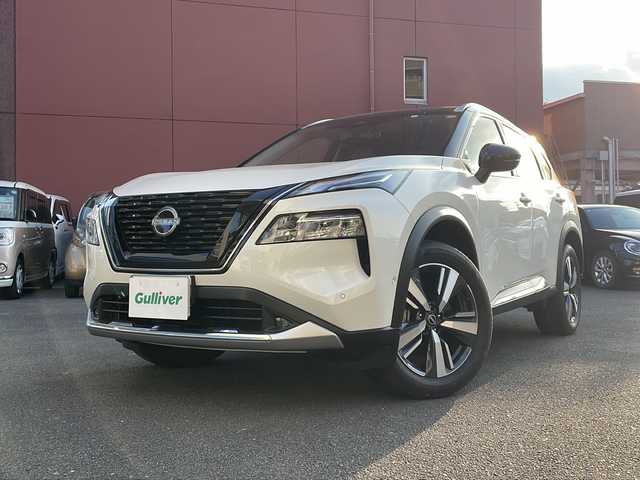 日産 エクストレイル G e－4ORCE 宮崎県 2023(令5)年 2.1万km ブリリアントホワイトパール/スーパーブラック 2トーン ディスプレイオーディオ Bluetooth USB入力端子 全方位カメラ フルセグTV ETC 前後ドライブレコーダー BSM レーダークルーズコントロール BOSEサウンド ヘッドアップディスプレイ ハンドルヒーター 前席シートヒーター 置くだけ充電