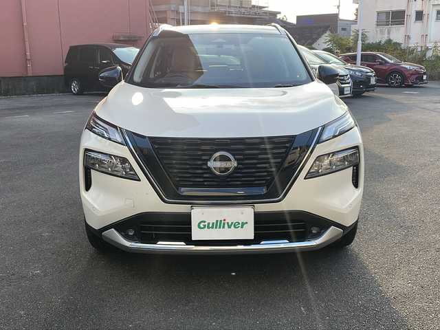 日産 エクストレイル G e－4ORCE 宮崎県 2023(令5)年 2.1万km ブリリアントホワイトパール/スーパーブラック 2トーン ディスプレイオーディオ Bluetooth USB入力端子 全方位カメラ フルセグTV ETC 前後ドライブレコーダー BSM レーダークルーズコントロール BOSEサウンド ヘッドアップディスプレイ ハンドルヒーター 前席シートヒーター 置くだけ充電