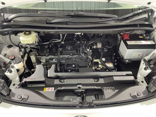 トヨタ ヴォクシー ハイブリッド 神奈川県 2025(令7)年 0.1千km プラチナホワイトパールマイカ ToyotaSafetySense/プリクラッシュセーフティ/緊急時操舵支援/フロントクロストラフィックアラート/レーントレーシングアシスト/レーンディパーチャーアラート/レーダークルーズコントロール/オートマチックハイビームシステム/ロードサインアシスト/ドライバー異常時対応システム/プロアクティブドライビングアシスト/発進遅れ告知機能/パーキングサポートブレーキ/(前後方静止物/後方接近車両)/(周囲静止物/後方歩行者)/アドバンストパーク/パノラミックビューモニター/ECO/PWR+EVモード/８インチディスプレイオーディオ/コネクティッドナビ/DTV/Bluetooth/スマホ連携/HDMI/快適便利パッケージ/ハンズフリーデュアルパワースライドドア/パワーバックドア/ステアリングヒーター/シートヒーター(前席・2列目)/オットマン/デジタルインナーミラー/AC100Vコンセント/ブレーキホールド/取説/ナビ説/保証書/スペアキー