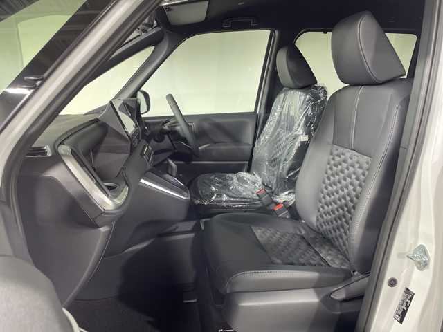 トヨタ ヴォクシー ハイブリッド 神奈川県 2025(令7)年 0.1千km プラチナホワイトパールマイカ ToyotaSafetySense/プリクラッシュセーフティ/緊急時操舵支援/フロントクロストラフィックアラート/レーントレーシングアシスト/レーンディパーチャーアラート/レーダークルーズコントロール/オートマチックハイビームシステム/ロードサインアシスト/ドライバー異常時対応システム/プロアクティブドライビングアシスト/発進遅れ告知機能/パーキングサポートブレーキ/(前後方静止物/後方接近車両)/(周囲静止物/後方歩行者)/アドバンストパーク/パノラミックビューモニター/ECO/PWR+EVモード/８インチディスプレイオーディオ/コネクティッドナビ/DTV/Bluetooth/スマホ連携/HDMI/快適便利パッケージ/ハンズフリーデュアルパワースライドドア/パワーバックドア/ステアリングヒーター/シートヒーター(前席・2列目)/オットマン/デジタルインナーミラー/AC100Vコンセント/ブレーキホールド/取説/ナビ説/保証書/スペアキー