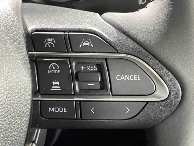 トヨタ ヴォクシー ハイブリッド 神奈川県 2025(令7)年 0.1千km プラチナホワイトパールマイカ ToyotaSafetySense/プリクラッシュセーフティ/緊急時操舵支援/フロントクロストラフィックアラート/レーントレーシングアシスト/レーンディパーチャーアラート/レーダークルーズコントロール/オートマチックハイビームシステム/ロードサインアシスト/ドライバー異常時対応システム/プロアクティブドライビングアシスト/発進遅れ告知機能/パーキングサポートブレーキ/(前後方静止物/後方接近車両)/(周囲静止物/後方歩行者)/アドバンストパーク/パノラミックビューモニター/ECO/PWR+EVモード/８インチディスプレイオーディオ/コネクティッドナビ/DTV/Bluetooth/スマホ連携/HDMI/快適便利パッケージ/ハンズフリーデュアルパワースライドドア/パワーバックドア/ステアリングヒーター/シートヒーター(前席・2列目)/オットマン/デジタルインナーミラー/AC100Vコンセント/ブレーキホールド/取説/ナビ説/保証書/スペアキー