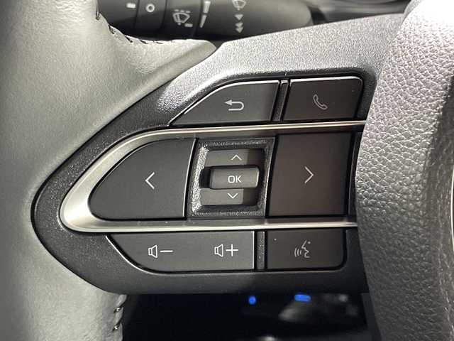 トヨタ ヴォクシー ハイブリッド 神奈川県 2025(令7)年 0.1千km プラチナホワイトパールマイカ ToyotaSafetySense/プリクラッシュセーフティ/緊急時操舵支援/フロントクロストラフィックアラート/レーントレーシングアシスト/レーンディパーチャーアラート/レーダークルーズコントロール/オートマチックハイビームシステム/ロードサインアシスト/ドライバー異常時対応システム/プロアクティブドライビングアシスト/発進遅れ告知機能/パーキングサポートブレーキ/(前後方静止物/後方接近車両)/(周囲静止物/後方歩行者)/アドバンストパーク/パノラミックビューモニター/ECO/PWR+EVモード/８インチディスプレイオーディオ/コネクティッドナビ/DTV/Bluetooth/スマホ連携/HDMI/快適便利パッケージ/ハンズフリーデュアルパワースライドドア/パワーバックドア/ステアリングヒーター/シートヒーター(前席・2列目)/オットマン/デジタルインナーミラー/AC100Vコンセント/ブレーキホールド/取説/ナビ説/保証書/スペアキー