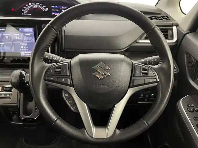 スズキ ソリオ バンディット HV MV 宮城県 2021(令3)年 4.4万km ピュアホワイトP 純正９型ナビ/両側パワースライドドア/全周囲カメラ/ヘッドアップディスプレイ/シートヒーター/パーキングセンサー/アダプティブクルーズコントロール/LEDヘッドライト/セーフティサポート/フルセグTV/スマートフォン連携/ミラー型ドライブレコーダー/CD/DVDプレーヤー/ETC/禁煙車