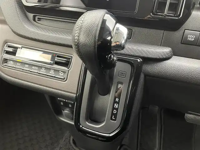 スズキ ソリオ バンディット HV MV 宮城県 2021(令3)年 4.4万km ピュアホワイトP 純正９型ナビ/両側パワースライドドア/全周囲カメラ/ヘッドアップディスプレイ/シートヒーター/パーキングセンサー/アダプティブクルーズコントロール/LEDヘッドライト/セーフティサポート/フルセグTV/スマートフォン連携/ミラー型ドライブレコーダー/CD/DVDプレーヤー/ETC/禁煙車