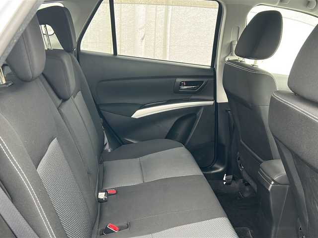 スズキ ＳＸ４ Ｓクロス 千葉県 2015(平27)年 8.4万km クールホワイトパール ４ＷＤ　ナビ　ＡＶＩＣ－ＺＨ０７７７　バックカメラ　フルセグ　ＥＴＣ　シートヒーター　クルコン マット　横滑り防止　ＭＴモード付ＡＴ　サイドエアロパーツ　純正１７インチＡＷ　　ＨＩＤ　スマートキー