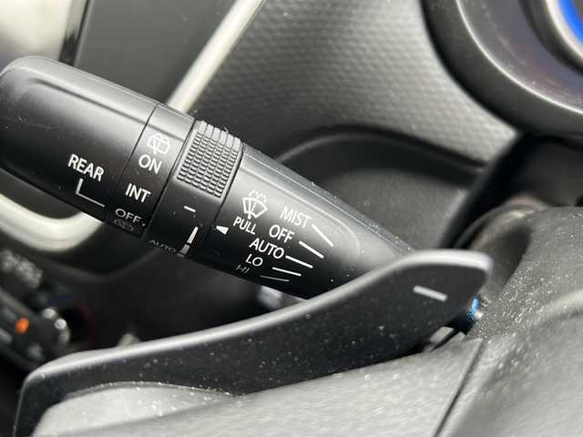 スズキ ＳＸ４ Ｓクロス 千葉県 2015(平27)年 8.4万km クールホワイトパール ４ＷＤ　ナビ　ＡＶＩＣ－ＺＨ０７７７　バックカメラ　フルセグ　ＥＴＣ　シートヒーター　クルコン マット　横滑り防止　ＭＴモード付ＡＴ　サイドエアロパーツ　純正１７インチＡＷ　　ＨＩＤ　スマートキー