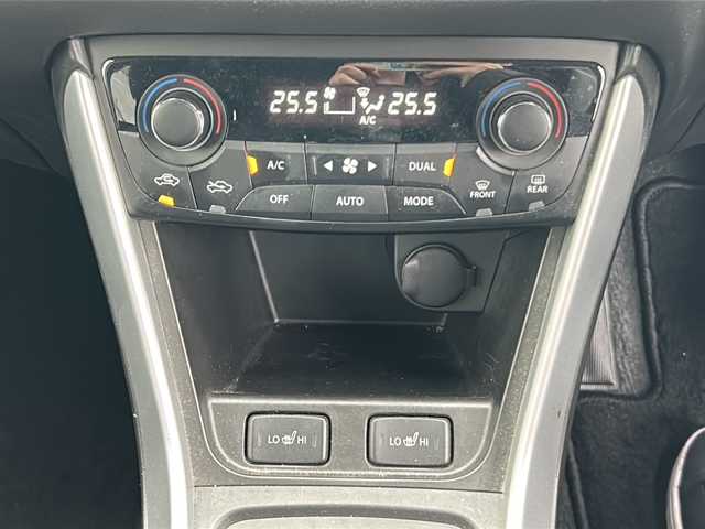 スズキ ＳＸ４ Ｓクロス 千葉県 2015(平27)年 8.4万km クールホワイトパール ４ＷＤ　ナビ　ＡＶＩＣ－ＺＨ０７７７　バックカメラ　フルセグ　ＥＴＣ　シートヒーター　クルコン マット　横滑り防止　ＭＴモード付ＡＴ　サイドエアロパーツ　純正１７インチＡＷ　　ＨＩＤ　スマートキー