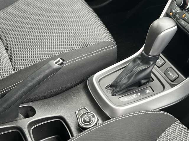 スズキ ＳＸ４ Ｓクロス 千葉県 2015(平27)年 8.4万km クールホワイトパール ４ＷＤ　ナビ　ＡＶＩＣ－ＺＨ０７７７　バックカメラ　フルセグ　ＥＴＣ　シートヒーター　クルコン マット　横滑り防止　ＭＴモード付ＡＴ　サイドエアロパーツ　純正１７インチＡＷ　　ＨＩＤ　スマートキー