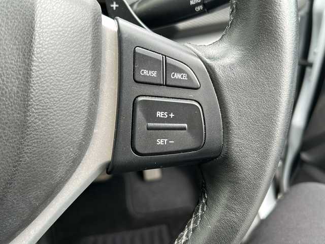 スズキ ＳＸ４ Ｓクロス 千葉県 2015(平27)年 8.4万km クールホワイトパール ４ＷＤ　ナビ　ＡＶＩＣ－ＺＨ０７７７　バックカメラ　フルセグ　ＥＴＣ　シートヒーター　クルコン マット　横滑り防止　ＭＴモード付ＡＴ　サイドエアロパーツ　純正１７インチＡＷ　　ＨＩＤ　スマートキー