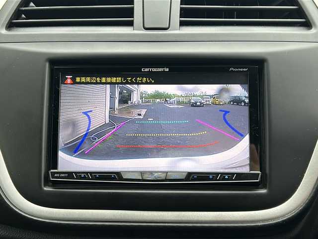スズキ ＳＸ４ Ｓクロス 千葉県 2015(平27)年 8.4万km クールホワイトパール ４ＷＤ　ナビ　ＡＶＩＣ－ＺＨ０７７７　バックカメラ　フルセグ　ＥＴＣ　シートヒーター　クルコン マット　横滑り防止　ＭＴモード付ＡＴ　サイドエアロパーツ　純正１７インチＡＷ　　ＨＩＤ　スマートキー
