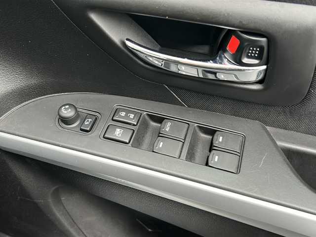 スズキ ＳＸ４ Ｓクロス 千葉県 2015(平27)年 8.4万km クールホワイトパール ４ＷＤ　ナビ　ＡＶＩＣ－ＺＨ０７７７　バックカメラ　フルセグ　ＥＴＣ　シートヒーター　クルコン マット　横滑り防止　ＭＴモード付ＡＴ　サイドエアロパーツ　純正１７インチＡＷ　　ＨＩＤ　スマートキー