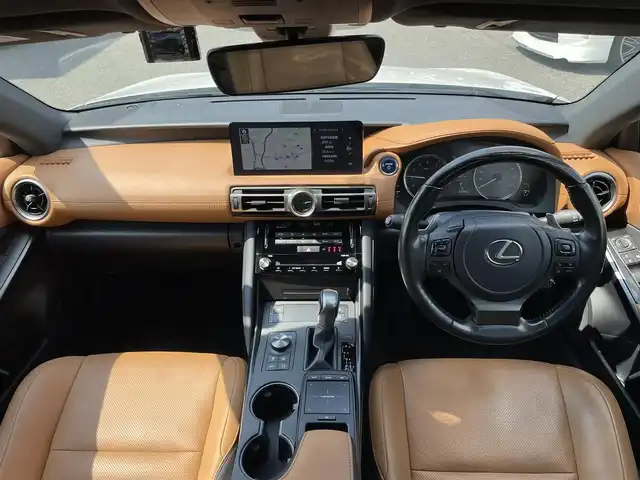レクサス ＩＳ 300h バージョンL 愛知県 2022(令4)年 3.5万km ソニッククォーツ /ワンオーナー//純正メモリナビ//純正フルセグTV//AM/FM/CD/DVD/SD/BT/USB/AUX//ビルトインETC2.0//前後ドラレコ//バック/全周囲カメラ//追従機能付きクルーズコントロール//ブラインドスポットモニター//リヤサンシェード//パーキングブレーキ//ブレーキホールド//横滑り防止装置//レーンアシスト//衝突被害軽減システム//ヒルアシストコントロール//AC１００V//ECO/SPORT/NORMAL/SNOW/EVモード//純正フロアマット//純正19インチアルミホイール//純正LEDオートライト//オートハイビーム//パワーシート(D/N)//エアシート(D/N)//シートヒーター(D/N)//メモリーシート(D)//ステアリングヒーター//パドルシフト//オートリトラミラー//ISOFIX//ダブル/サイド/カーテンエアバック//スマートキー//スペアキー2本(スマート/カード）//保証書//取扱説明書//ナビ説明書//D記録簿(R4/5/6/7)