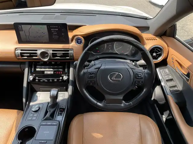 レクサス ＩＳ 300h バージョンL 愛知県 2022(令4)年 3.5万km ソニッククォーツ /ワンオーナー//純正メモリナビ//純正フルセグTV//AM/FM/CD/DVD/SD/BT/USB/AUX//ビルトインETC2.0//前後ドラレコ//バック/全周囲カメラ//追従機能付きクルーズコントロール//ブラインドスポットモニター//リヤサンシェード//パーキングブレーキ//ブレーキホールド//横滑り防止装置//レーンアシスト//衝突被害軽減システム//ヒルアシストコントロール//AC１００V//ECO/SPORT/NORMAL/SNOW/EVモード//純正フロアマット//純正19インチアルミホイール//純正LEDオートライト//オートハイビーム//パワーシート(D/N)//エアシート(D/N)//シートヒーター(D/N)//メモリーシート(D)//ステアリングヒーター//パドルシフト//オートリトラミラー//ISOFIX//ダブル/サイド/カーテンエアバック//スマートキー//スペアキー2本(スマート/カード）//保証書//取扱説明書//ナビ説明書//D記録簿(R4/5/6/7)
