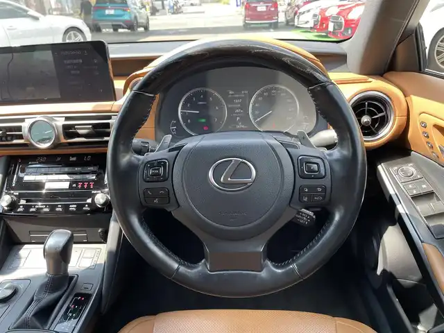 レクサス ＩＳ 300h バージョンL 愛知県 2022(令4)年 3.5万km ソニッククォーツ /ワンオーナー//純正メモリナビ//純正フルセグTV//AM/FM/CD/DVD/SD/BT/USB/AUX//ビルトインETC2.0//前後ドラレコ//バック/全周囲カメラ//追従機能付きクルーズコントロール//ブラインドスポットモニター//リヤサンシェード//パーキングブレーキ//ブレーキホールド//横滑り防止装置//レーンアシスト//衝突被害軽減システム//ヒルアシストコントロール//AC１００V//ECO/SPORT/NORMAL/SNOW/EVモード//純正フロアマット//純正19インチアルミホイール//純正LEDオートライト//オートハイビーム//パワーシート(D/N)//エアシート(D/N)//シートヒーター(D/N)//メモリーシート(D)//ステアリングヒーター//パドルシフト//オートリトラミラー//ISOFIX//ダブル/サイド/カーテンエアバック//スマートキー//スペアキー2本(スマート/カード）//保証書//取扱説明書//ナビ説明書//D記録簿(R4/5/6/7)