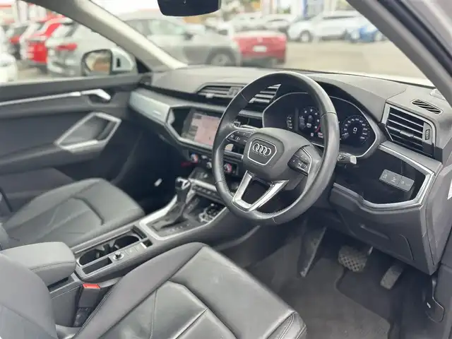アウディ Ｑ３ 滋賀県 2020(令2)年 2.7万km パール 全周囲カメラ/パワーバックドア/置くだけ充電/黒レザー／シートヒーター/純正ナビ／ＴＶ／Bluetooth／USB/ACC/LKA/BSM/AppleCarPlay/プッシュスタート