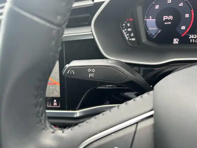 アウディ Ｑ３ 滋賀県 2020(令2)年 2.7万km パール 全周囲カメラ/パワーバックドア/置くだけ充電/黒レザー／シートヒーター/純正ナビ／ＴＶ／Bluetooth／USB/ACC/LKA/BSM/AppleCarPlay/プッシュスタート