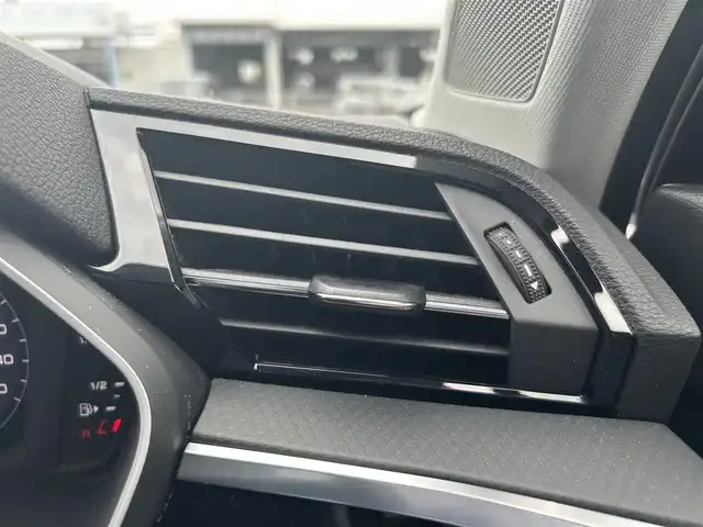 アウディ Ｑ３ 滋賀県 2020(令2)年 2.7万km パール 全周囲カメラ/パワーバックドア/置くだけ充電/黒レザー／シートヒーター/純正ナビ／ＴＶ／Bluetooth／USB/ACC/LKA/BSM/AppleCarPlay/プッシュスタート