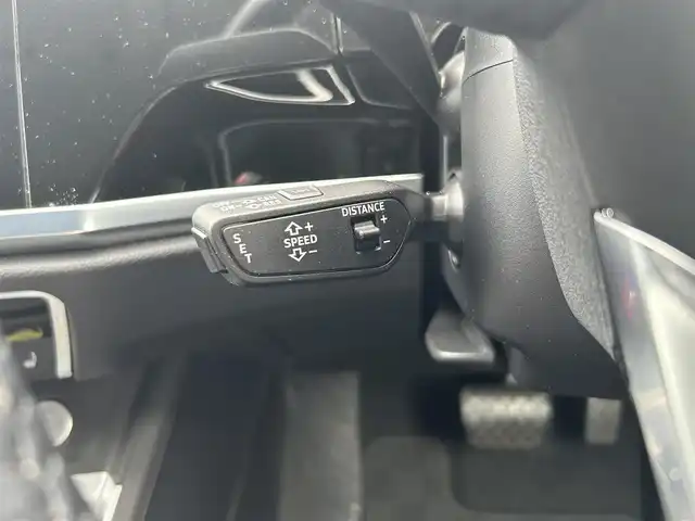 アウディ Ｑ３ 滋賀県 2020(令2)年 2.7万km パール 全周囲カメラ/パワーバックドア/置くだけ充電/黒レザー／シートヒーター/純正ナビ／ＴＶ／Bluetooth／USB/ACC/LKA/BSM/AppleCarPlay/プッシュスタート