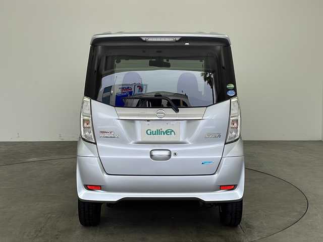 日産 デイズ ルークス ハイウェイスターX Gパッケージ 兵庫県 2015(平27)年 3.5万km クールシルバー ・純正ナビ&Bluetoothオーディオ&CD&DVD&TV/・ETC/・前方ドライブレコーダー/・全方位カメラ/・両側パワースライドドア/・横滑り防止装置/・盗難防止装置/・衝突被害軽減システム/・LEDオートライト/・純正15インチアルミホイール/・社外フロアマット/・Wエアバッグ/・AAC/・スマートキー/・ドアバイザー/・フォグランプ/・防眩ミラー
