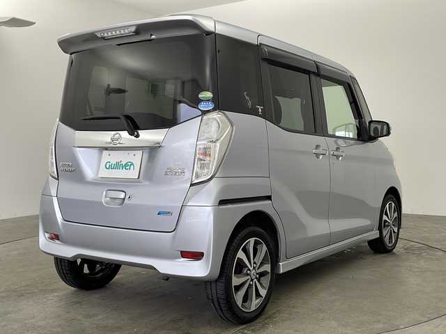 日産 デイズ ルークス ハイウェイスターX Gパッケージ 兵庫県 2015(平27)年 3.5万km クールシルバー ・純正ナビ&Bluetoothオーディオ&CD&DVD&TV/・ETC/・前方ドライブレコーダー/・全方位カメラ/・両側パワースライドドア/・横滑り防止装置/・盗難防止装置/・衝突被害軽減システム/・LEDオートライト/・純正15インチアルミホイール/・社外フロアマット/・Wエアバッグ/・AAC/・スマートキー/・ドアバイザー/・フォグランプ/・防眩ミラー