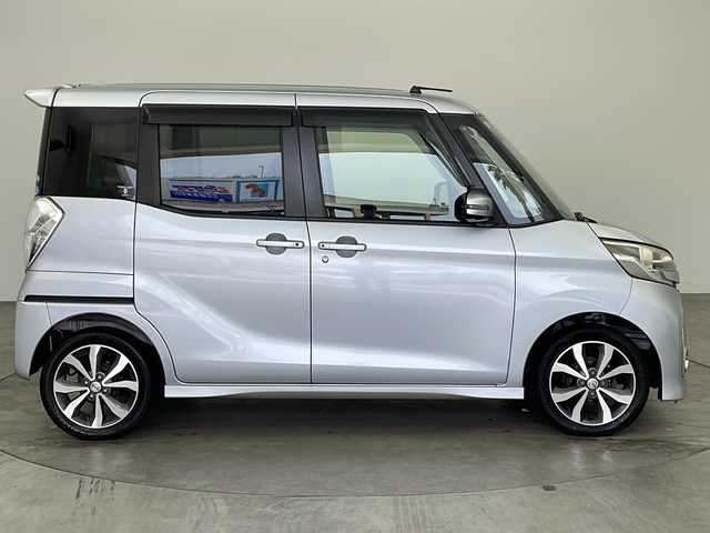 日産 デイズ ルークス ハイウェイスターX Gパッケージ 兵庫県 2015(平27)年 3.5万km クールシルバー ・純正ナビ&Bluetoothオーディオ&CD&DVD&TV/・ETC/・前方ドライブレコーダー/・全方位カメラ/・両側パワースライドドア/・横滑り防止装置/・盗難防止装置/・衝突被害軽減システム/・LEDオートライト/・純正15インチアルミホイール/・社外フロアマット/・Wエアバッグ/・AAC/・スマートキー/・ドアバイザー/・フォグランプ/・防眩ミラー