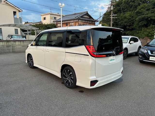 トヨタ ノア S－Z 大阪府 2023(令5)年 1.4万km ホワイトパールクリスタルシャイン １０．５インチナビ　/フルセグ　/バックカメラ　/Ｂｌｕｅｔｏｏｔｈ　/フリップダウンモニター　/快適利便パッケージ　/三眼ＬＥＤヘッドライト　/ＤＶＤデッキ　/ビルトイン２．０ＥＴＣ　/両側パワースライド/パワーバックドア/シートヒーター（1列2列目席）/ステアリングヒーター　