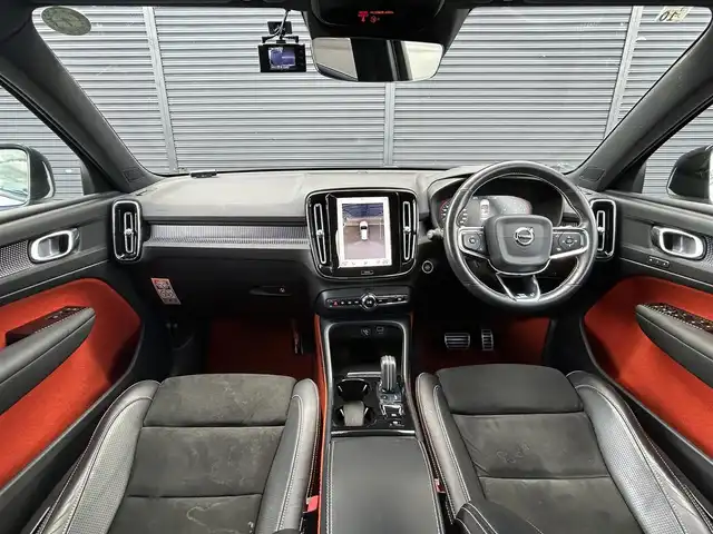 ボルボ ＸＣ４０ T5 AWD Rデザイン 茨城県 2018(平30)年 7.3万km クリスタルホワイトP ワンオ-ナ- /インテリセ-フ /ACC /360°C /半革 /シートヒーター /パワーシート /パワーテールゲート /自動駐車 /純正ナビ /TV /CarPlay/AndroidAuo/BT/USB /LEDヘッドライト /オートハイビーム /純正19インチAW /ETC2.0 /ルーフレール /禁煙車