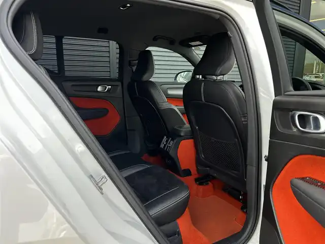 ボルボ ＸＣ４０ T5 AWD Rデザイン 茨城県 2018(平30)年 7.3万km クリスタルホワイトP ワンオ-ナ- /インテリセ-フ /ACC /360°C /半革 /シートヒーター /パワーシート /パワーテールゲート /自動駐車 /純正ナビ /TV /CarPlay/AndroidAuo/BT/USB /LEDヘッドライト /オートハイビーム /純正19インチAW /ETC2.0 /ルーフレール /禁煙車