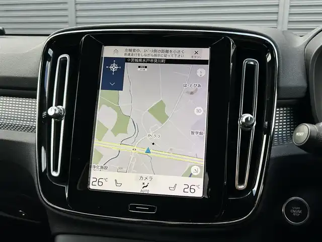 ボルボ ＸＣ４０ T5 AWD Rデザイン 茨城県 2018(平30)年 7.3万km クリスタルホワイトP ワンオ-ナ- /インテリセ-フ /ACC /360°C /半革 /シートヒーター /パワーシート /パワーテールゲート /自動駐車 /純正ナビ /TV /CarPlay/AndroidAuo/BT/USB /LEDヘッドライト /オートハイビーム /純正19インチAW /ETC2.0 /ルーフレール /禁煙車