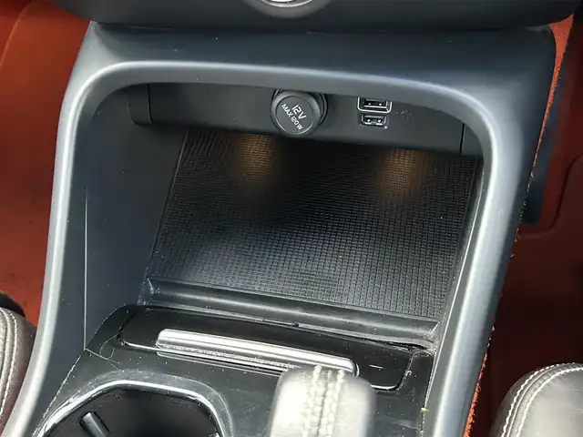 ボルボ ＸＣ４０ T5 AWD Rデザイン 茨城県 2018(平30)年 7.3万km クリスタルホワイトP ワンオ-ナ- /インテリセ-フ /ACC /360°C /半革 /シートヒーター /パワーシート /パワーテールゲート /自動駐車 /純正ナビ /TV /CarPlay/AndroidAuo/BT/USB /LEDヘッドライト /オートハイビーム /純正19インチAW /ETC2.0 /ルーフレール /禁煙車