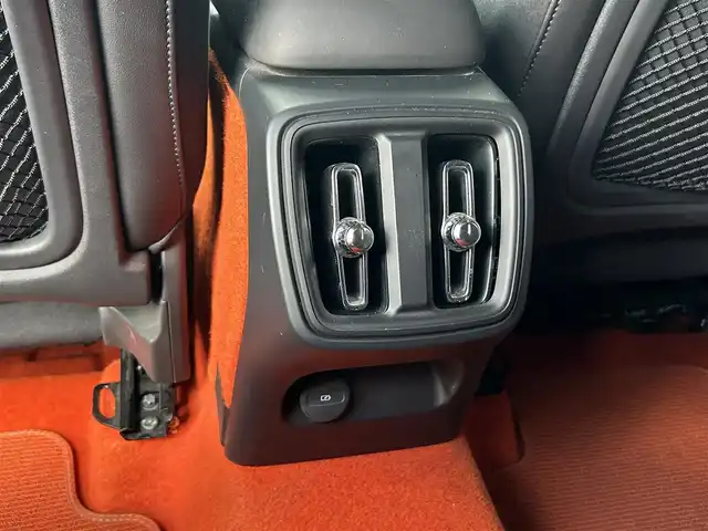 ボルボ ＸＣ４０ T5 AWD Rデザイン 茨城県 2018(平30)年 7.3万km クリスタルホワイトP ワンオ-ナ- /インテリセ-フ /ACC /360°C /半革 /シートヒーター /パワーシート /パワーテールゲート /自動駐車 /純正ナビ /TV /CarPlay/AndroidAuo/BT/USB /LEDヘッドライト /オートハイビーム /純正19インチAW /ETC2.0 /ルーフレール /禁煙車