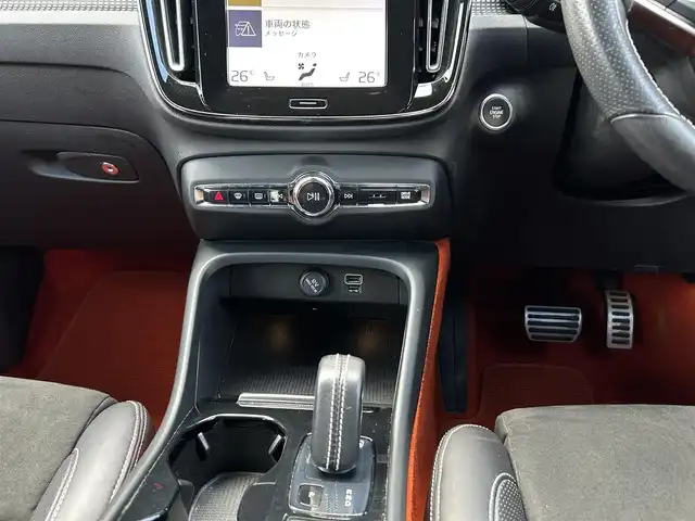 ボルボ ＸＣ４０ T5 AWD Rデザイン 茨城県 2018(平30)年 7.3万km クリスタルホワイトP ワンオ-ナ- /インテリセ-フ /ACC /360°C /半革 /シートヒーター /パワーシート /パワーテールゲート /自動駐車 /純正ナビ /TV /CarPlay/AndroidAuo/BT/USB /LEDヘッドライト /オートハイビーム /純正19インチAW /ETC2.0 /ルーフレール /禁煙車