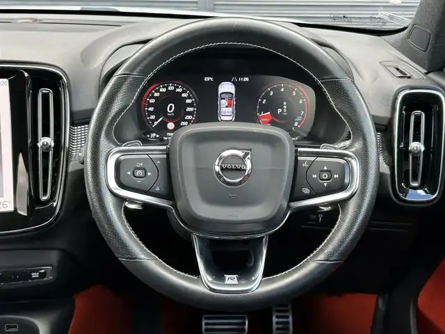 ボルボ ＸＣ４０ T5 AWD Rデザイン 茨城県 2018(平30)年 7.3万km クリスタルホワイトP ワンオ-ナ- /インテリセ-フ /ACC /360°C /半革 /シートヒーター /パワーシート /パワーテールゲート /自動駐車 /純正ナビ /TV /CarPlay/AndroidAuo/BT/USB /LEDヘッドライト /オートハイビーム /純正19インチAW /ETC2.0 /ルーフレール /禁煙車