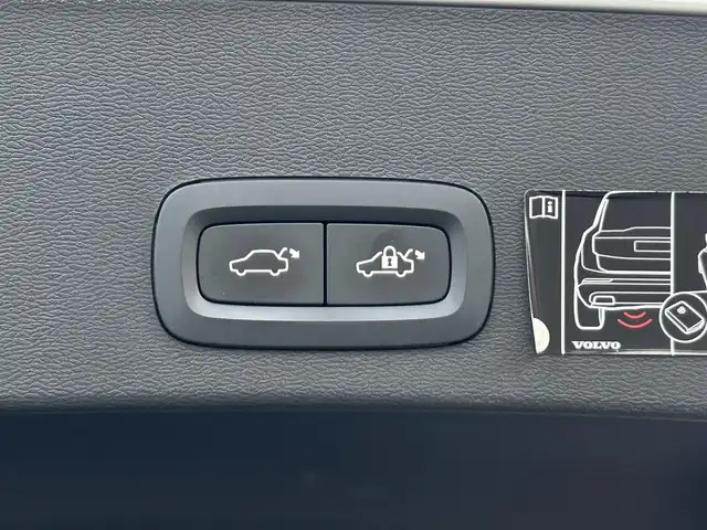ボルボ ＸＣ４０ T5 AWD Rデザイン 茨城県 2018(平30)年 7.3万km クリスタルホワイトP ワンオ-ナ- /インテリセ-フ /ACC /360°C /半革 /シートヒーター /パワーシート /パワーテールゲート /自動駐車 /純正ナビ /TV /CarPlay/AndroidAuo/BT/USB /LEDヘッドライト /オートハイビーム /純正19インチAW /ETC2.0 /ルーフレール /禁煙車