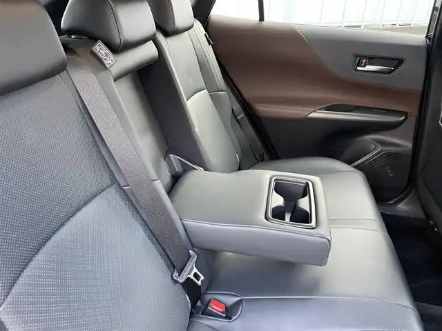 トヨタ ハリアー ハイブリッド Z レザーパッケージ 愛知県 2020(令2)年 7.5万km プレシャスブラックパール ワンオーナー/4WD/純正メーカーナビ(AM/FM/BT/USB/フルセグTV)/トヨタセーフティセンス/　・プリクラッシュセーフティー/　・ブラインドスポットモニター/　・クリアランスソナー/　・リアクロストラフィックアラート/　・レーントレーシングアシスト/　・パーキングサポートブレーキ/　・ロードサインアシスト/レザーシート/パノラミックビューモニタ/デジタルインナーミラー（ドラレコ付）/ヘッドアップディスプレイ/メモリー機能付きパワーシート/シートヒーター（D/N席）/シートベンチレーション（D/N席）/ハンドルヒーター/電動パーキングブレーキ/ブレーキホールド/ドライブモード切替/純正19インチアルミホイール/ビルドインETC2.0/スマートキー/スペアキー×1/取説/保証書