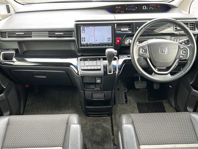 ホンダ ステップワゴン モデューロX 岐阜県 2017(平29)年 10.8万km プレミアムスパークルブラックパール 登録時走行距離107154km/純正１０型ナビ/純正後席モニター/フルセグテレビ/バックカメラ/Blue tooth・CD・DVD・iPod・SDミュージックサーバー/ETC/両側パワースライドドア/衝突被害軽減システム/ドライブレコーダー前方/レーンキープアシスト/レーダークルーズコントロール/プッシュスタート/スマートキー/ハーフレザーシート/オートライト