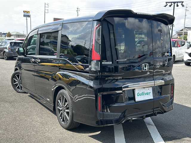 ホンダ ステップワゴン モデューロX 岐阜県 2017(平29)年 10.8万km プレミアムスパークルブラックパール 登録時走行距離107154km/純正１０型ナビ/純正後席モニター/フルセグテレビ/バックカメラ/Blue tooth・CD・DVD・iPod・SDミュージックサーバー/ETC/両側パワースライドドア/衝突被害軽減システム/ドライブレコーダー前方/レーンキープアシスト/レーダークルーズコントロール/プッシュスタート/スマートキー/ハーフレザーシート/オートライト