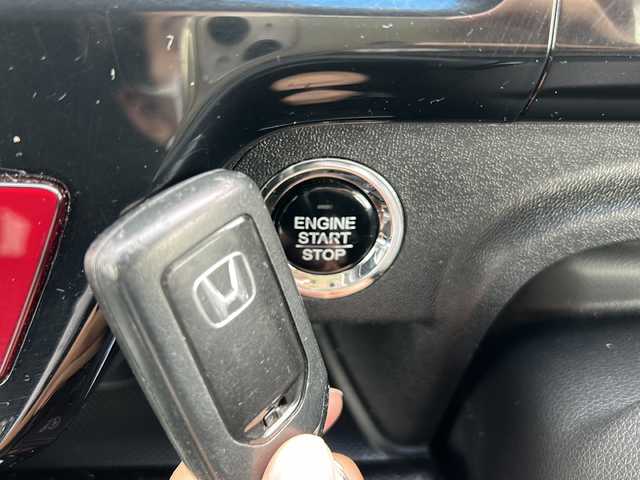 ホンダ ステップワゴン モデューロX 岐阜県 2017(平29)年 10.8万km プレミアムスパークルブラックパール 登録時走行距離107154km/純正１０型ナビ/純正後席モニター/フルセグテレビ/バックカメラ/Blue tooth・CD・DVD・iPod・SDミュージックサーバー/ETC/両側パワースライドドア/衝突被害軽減システム/ドライブレコーダー前方/レーンキープアシスト/レーダークルーズコントロール/プッシュスタート/スマートキー/ハーフレザーシート/オートライト