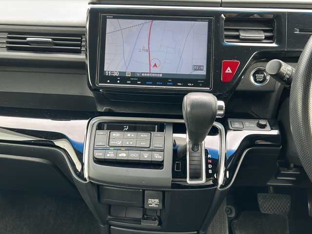 ホンダ ステップワゴン モデューロX 岐阜県 2017(平29)年 10.8万km プレミアムスパークルブラックパール 登録時走行距離107154km/純正１０型ナビ/純正後席モニター/フルセグテレビ/バックカメラ/Blue tooth・CD・DVD・iPod・SDミュージックサーバー/ETC/両側パワースライドドア/衝突被害軽減システム/ドライブレコーダー前方/レーンキープアシスト/レーダークルーズコントロール/プッシュスタート/スマートキー/ハーフレザーシート/オートライト